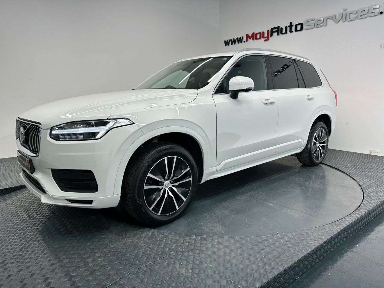 A 2022 VOLVO XC90 2.0 B5 MHEV Momentum SUV 5dr Diesel Hybrid Auto 4WD Euro 6 (s/s) (235 ps) A 2022 VOLVO XC90 2.0 B5 MHEV Momentum SUV 5dr Diesel Hybrid Auto 4WD Euro 6 (s/s) (235 ps)