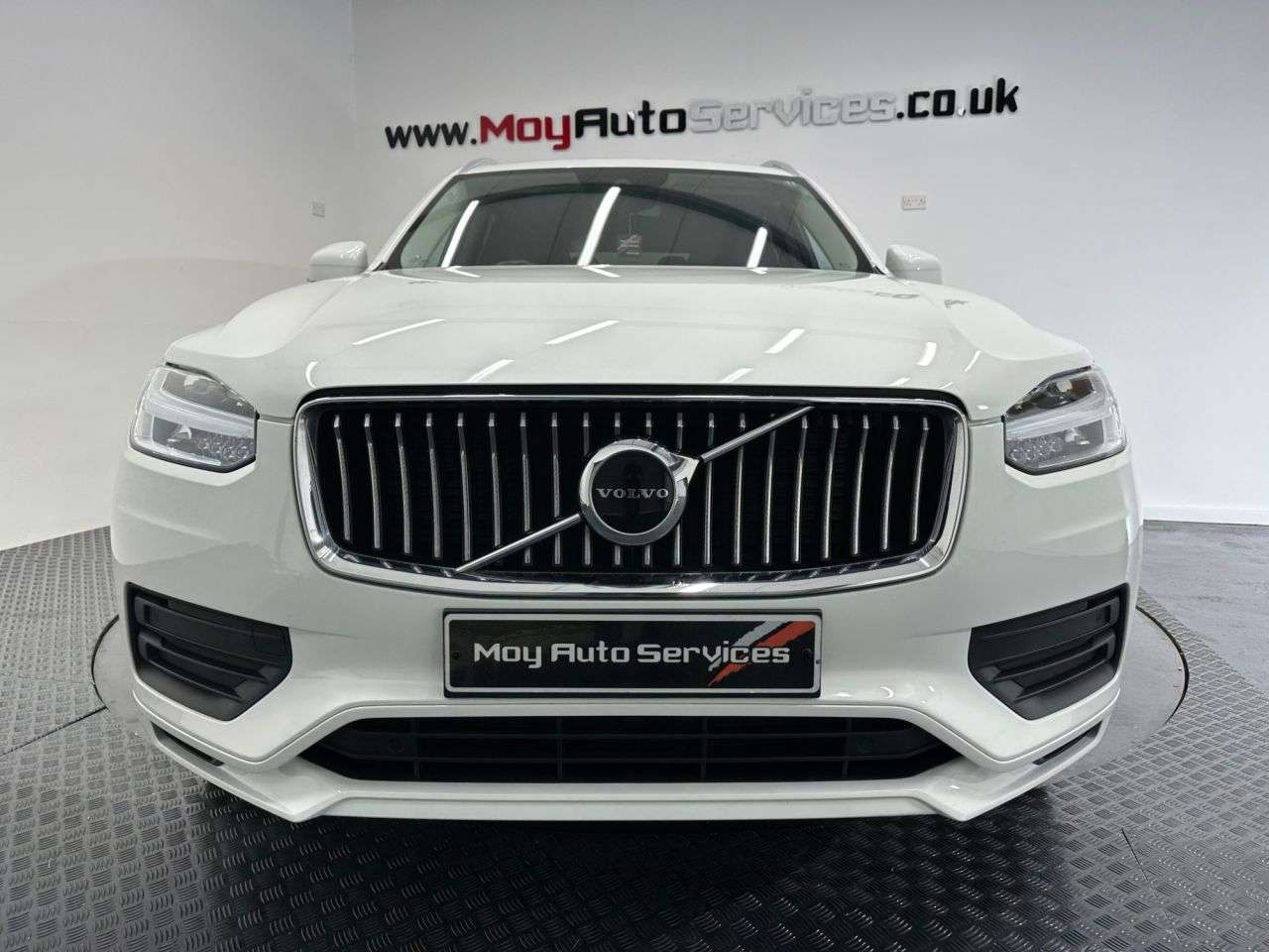 A 2022 VOLVO XC90 2.0 B5 MHEV Momentum SUV 5dr Diesel Hybrid Auto 4WD Euro 6 (s/s) (235 ps) A 2022 VOLVO XC90 2.0 B5 MHEV Momentum SUV 5dr Diesel Hybrid Auto 4WD Euro 6 (s/s) (235 ps)