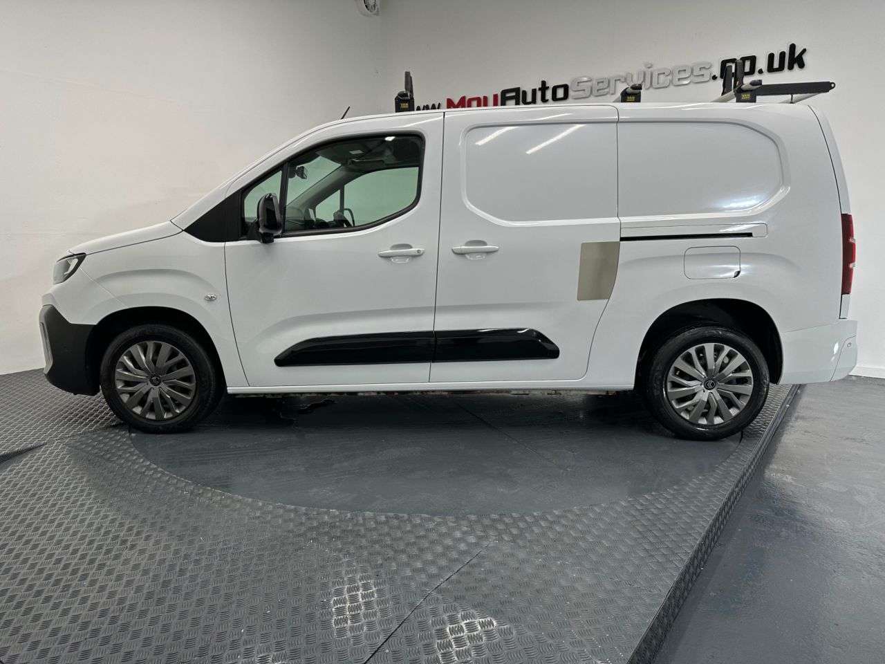 A 2024 CITROEN BERLINGO 1.5 BlueHDi 950 Driver XL Panel Van 6dr Diesel Manual LWB Euro 6 (s/s) (100 A 2024 CITROEN BERLINGO 1.5 BlueHDi 950 Driver XL Panel Van 6dr Diesel Manual LWB Euro 6 (s/s) (100