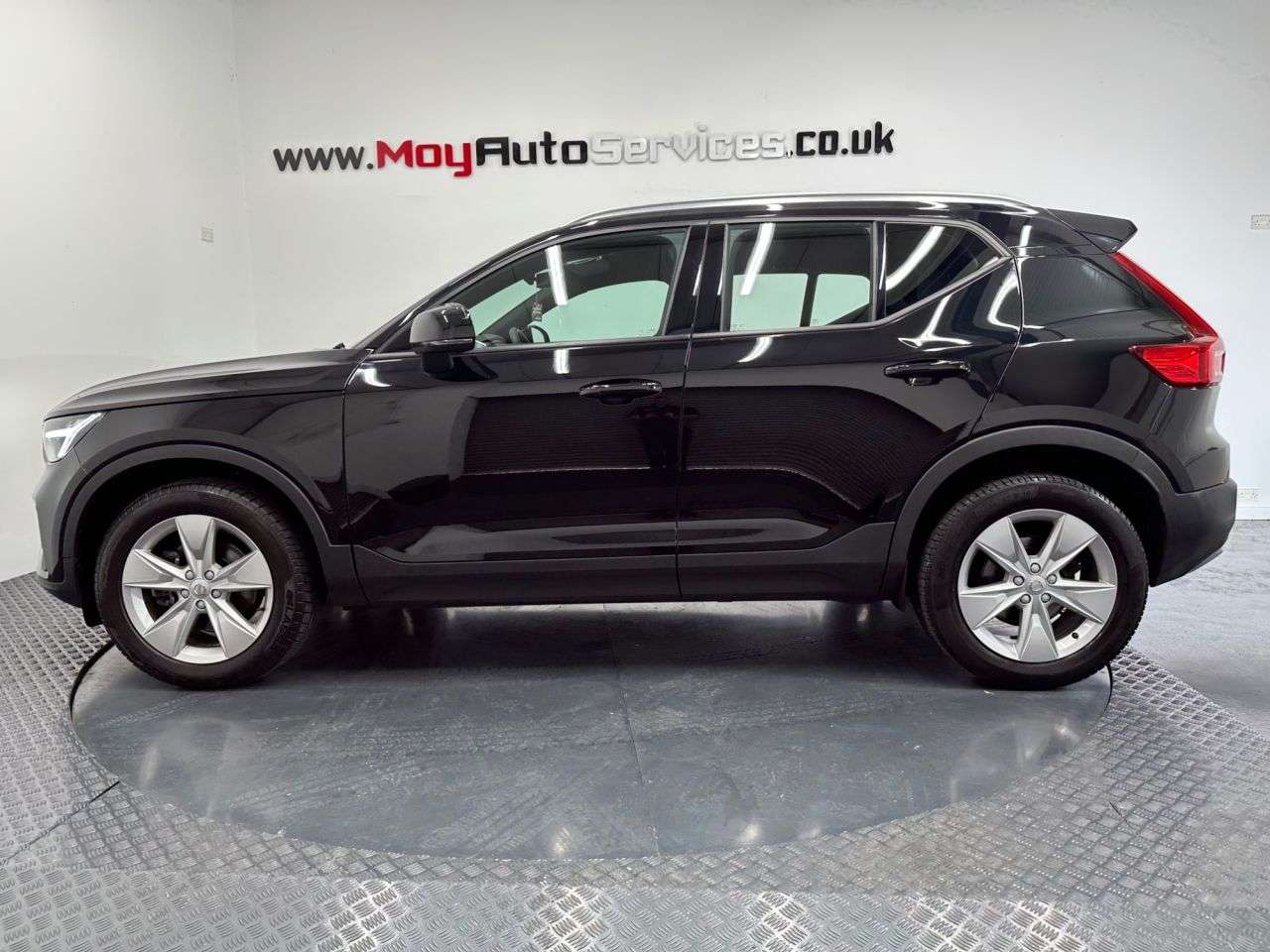 A 2023 VOLVO XC40 2.0 B3 MHEV Core SUV 5dr Petrol Hybrid DCT Auto Euro 6 (s/s) (163 ps) A 2023 VOLVO XC40 2.0 B3 MHEV Core SUV 5dr Petrol Hybrid DCT Auto Euro 6 (s/s) (163 ps)