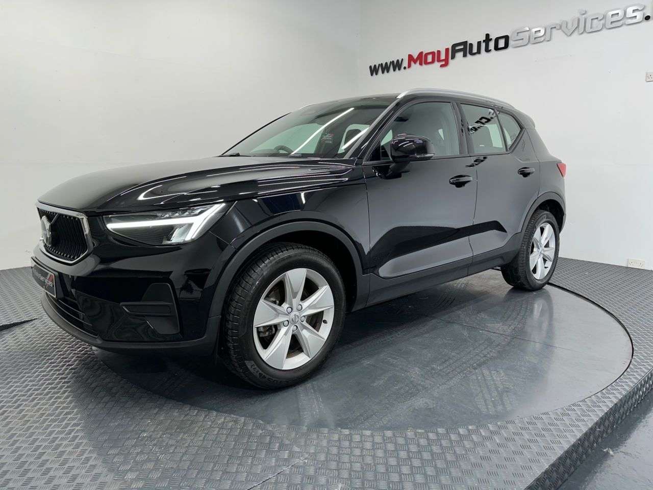 A 2023 VOLVO XC40 2.0 B3 MHEV Core SUV 5dr Petrol Hybrid DCT Auto Euro 6 (s/s) (163 ps) A 2023 VOLVO XC40 2.0 B3 MHEV Core SUV 5dr Petrol Hybrid DCT Auto Euro 6 (s/s) (163 ps)