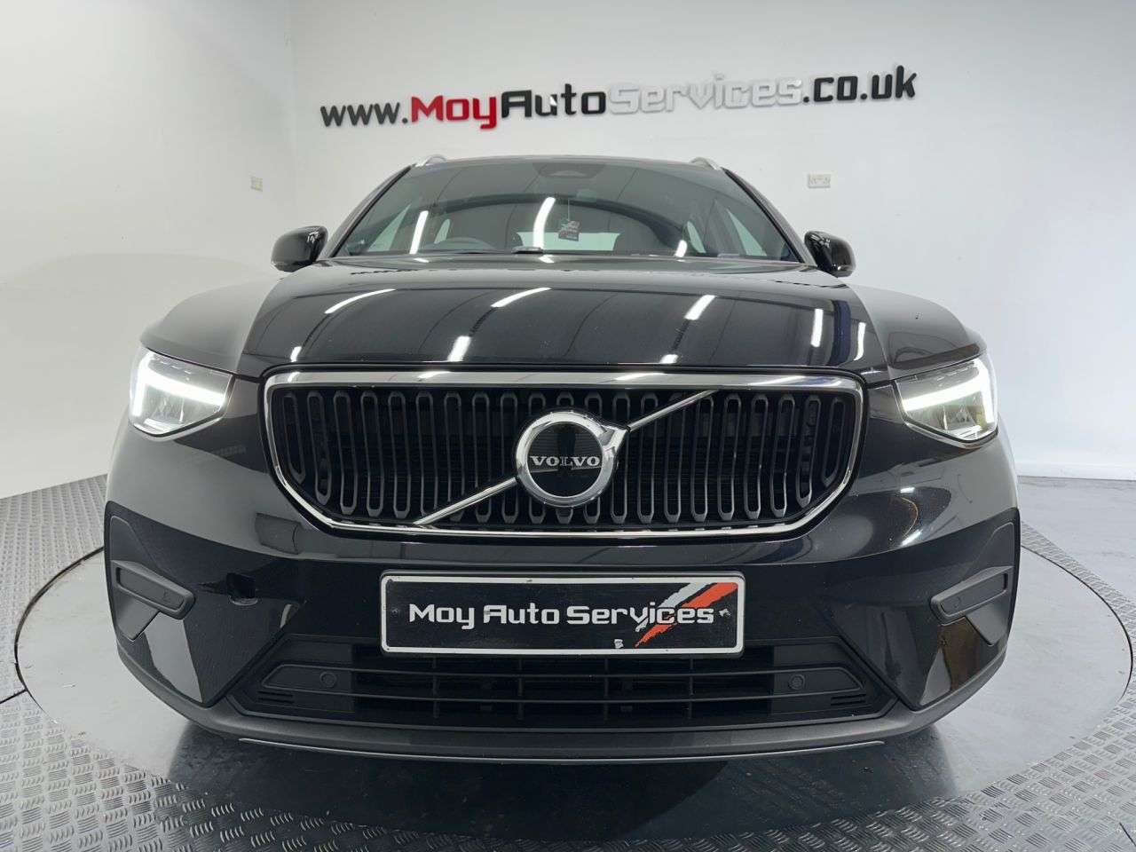 A 2023 VOLVO XC40 2.0 B3 MHEV Core SUV 5dr Petrol Hybrid DCT Auto Euro 6 (s/s) (163 ps) A 2023 VOLVO XC40 2.0 B3 MHEV Core SUV 5dr Petrol Hybrid DCT Auto Euro 6 (s/s) (163 ps)