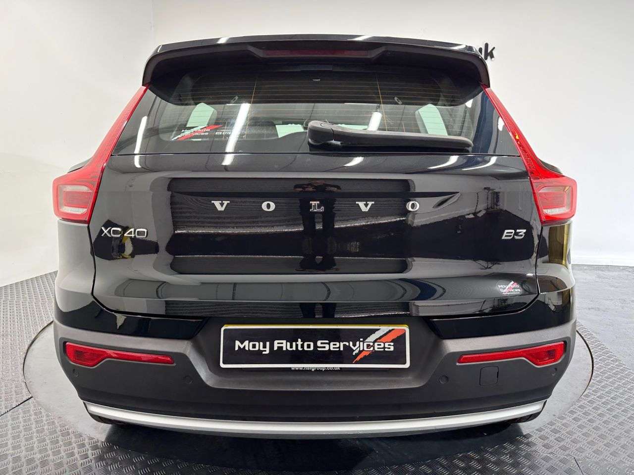 2023 VOLVO XC40 2023 VOLVO XC40