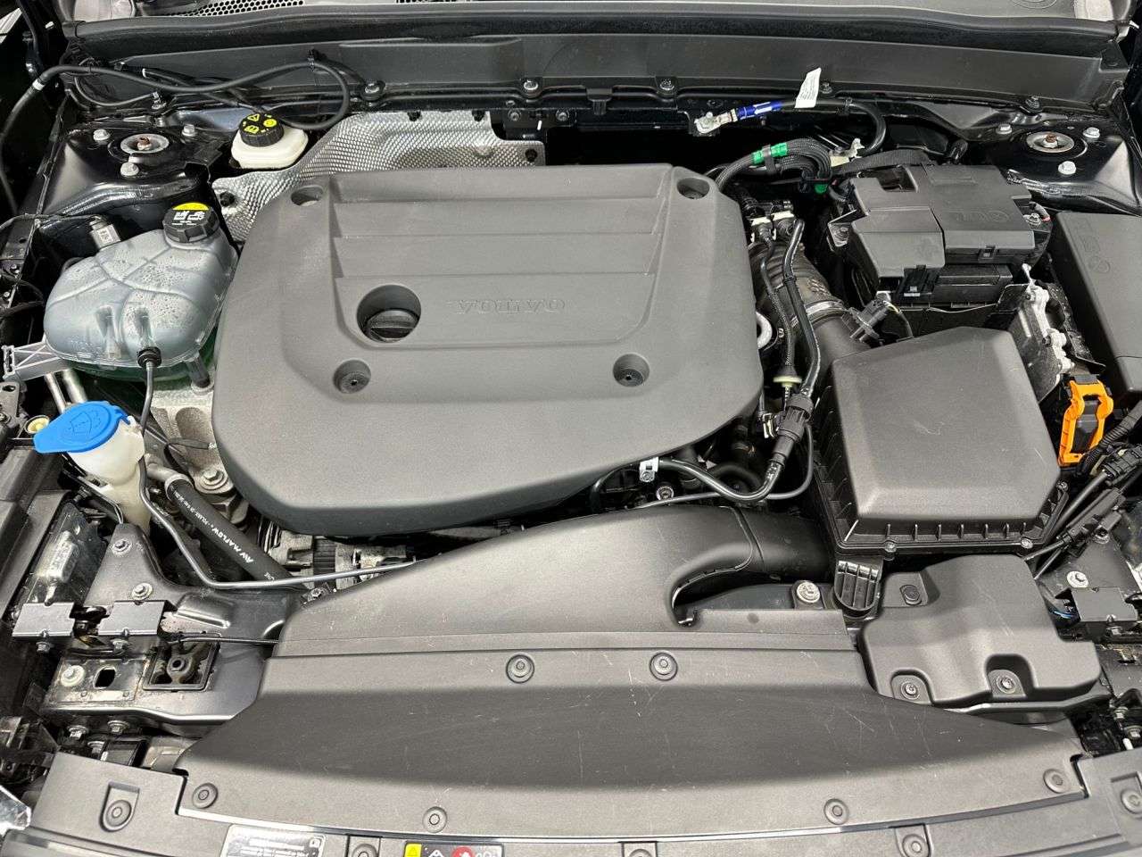 2023 VOLVO XC40 2023 VOLVO XC40