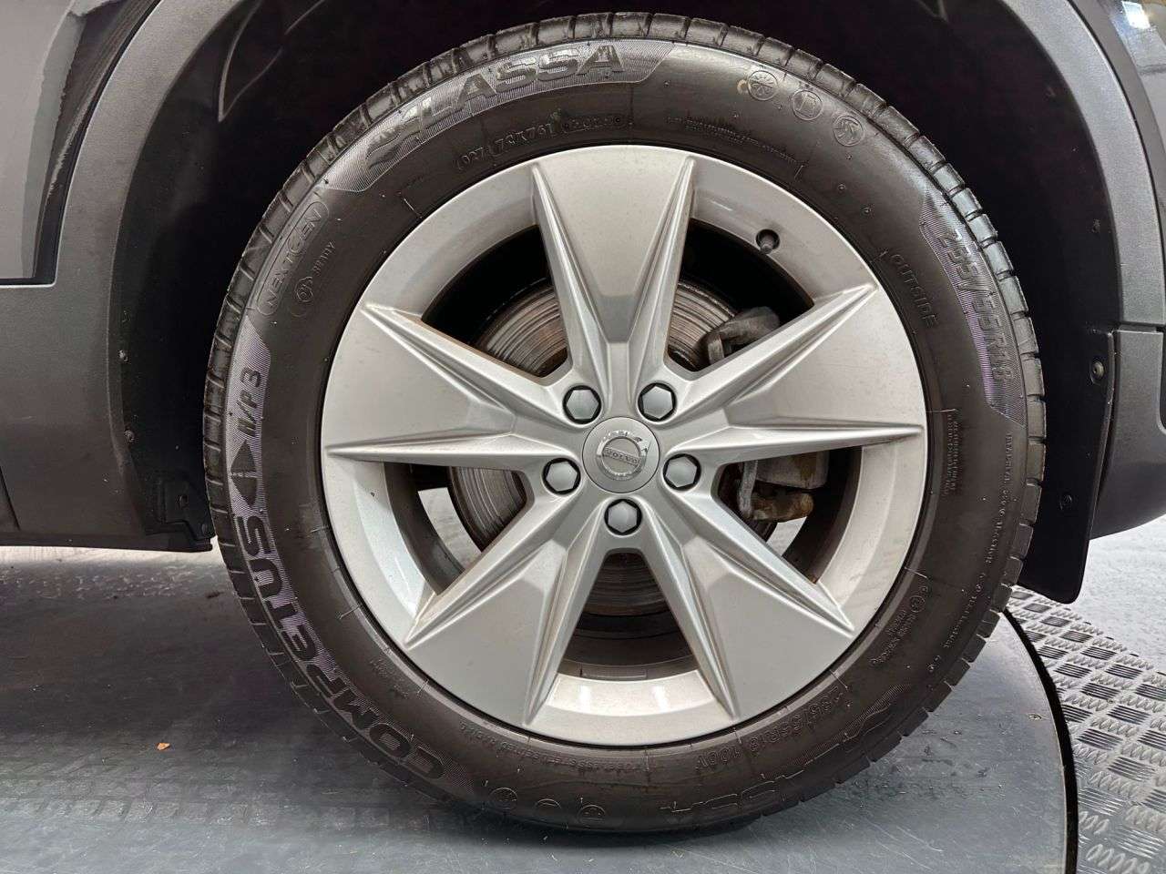 2023 VOLVO XC40 2023 VOLVO XC40
