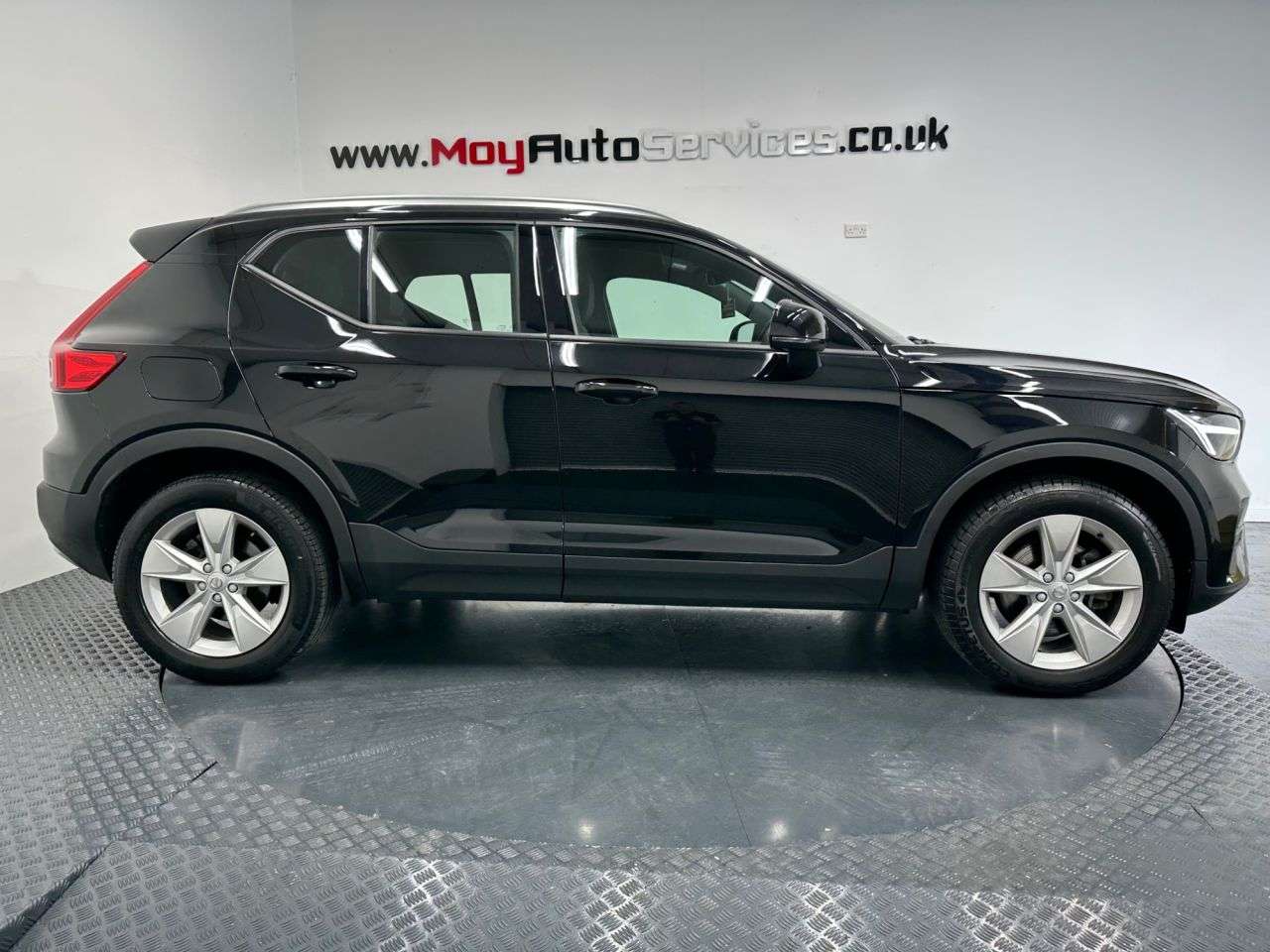 2023 VOLVO XC40 2023 VOLVO XC40