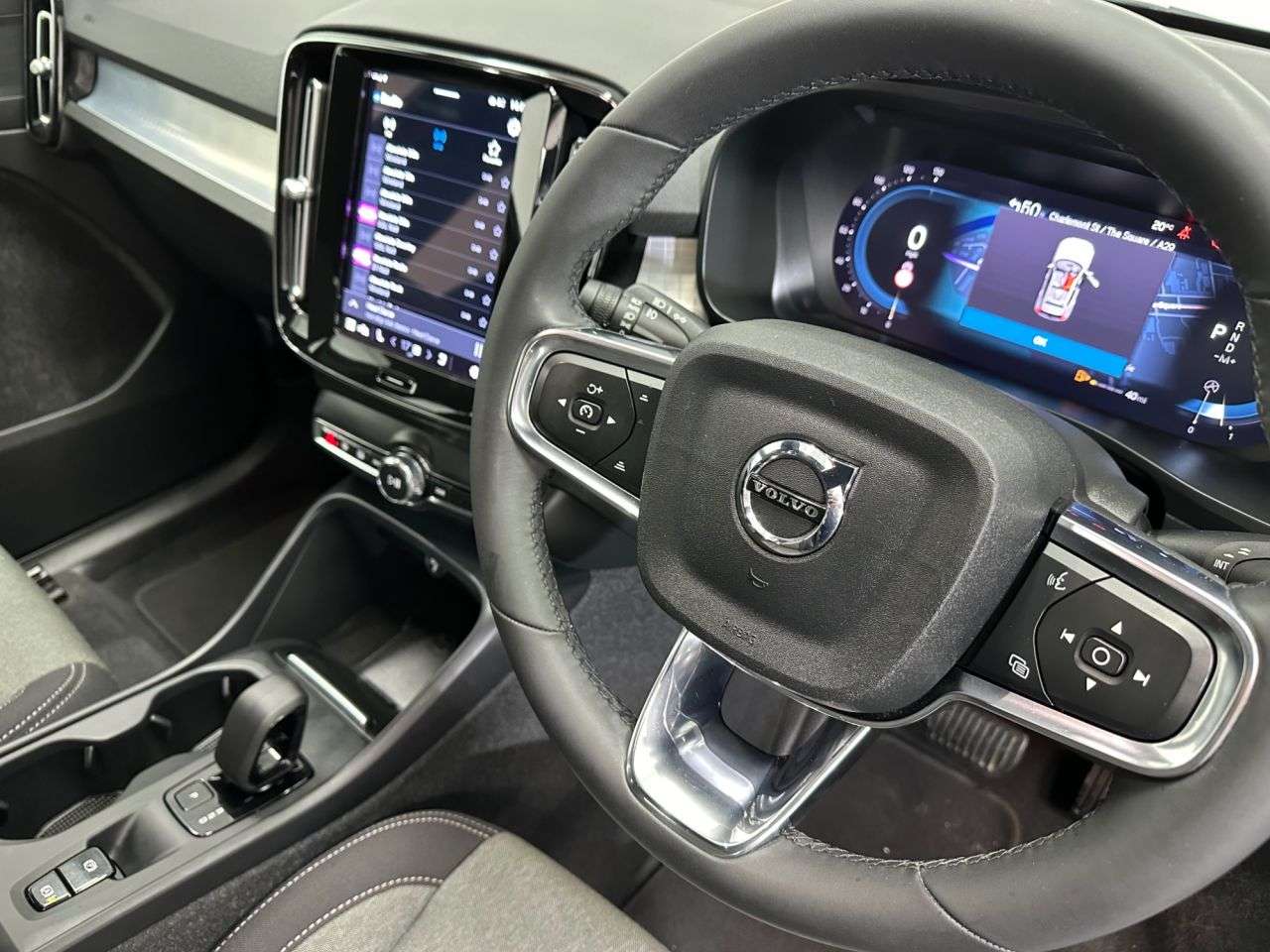 2023 VOLVO XC40 2023 VOLVO XC40