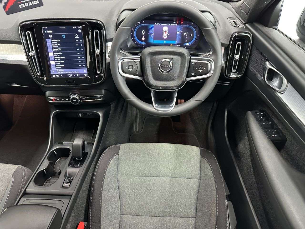 2023 VOLVO XC40 2023 VOLVO XC40