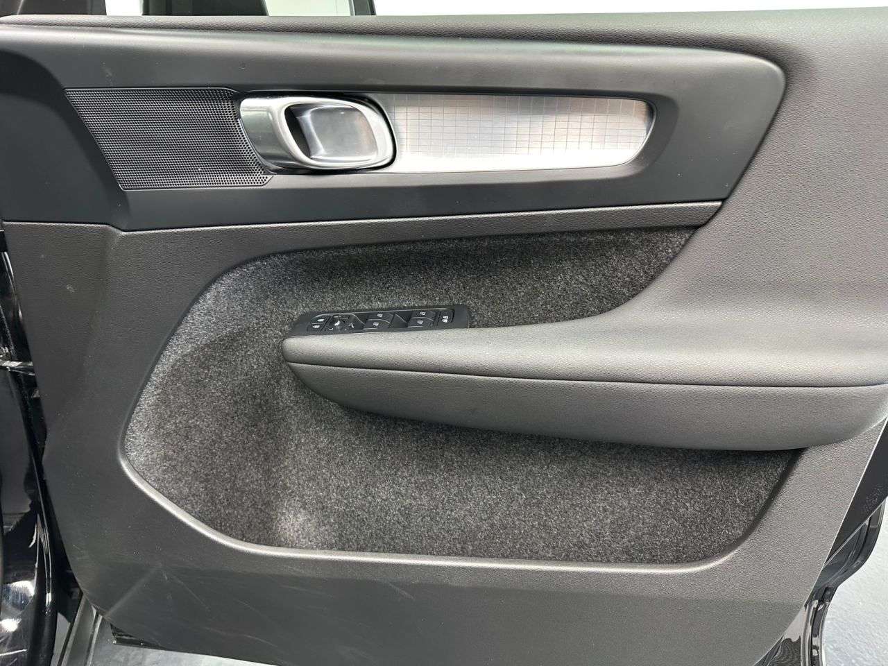 2023 VOLVO XC40 2023 VOLVO XC40