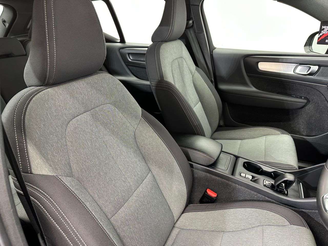 2023 VOLVO XC40 2023 VOLVO XC40