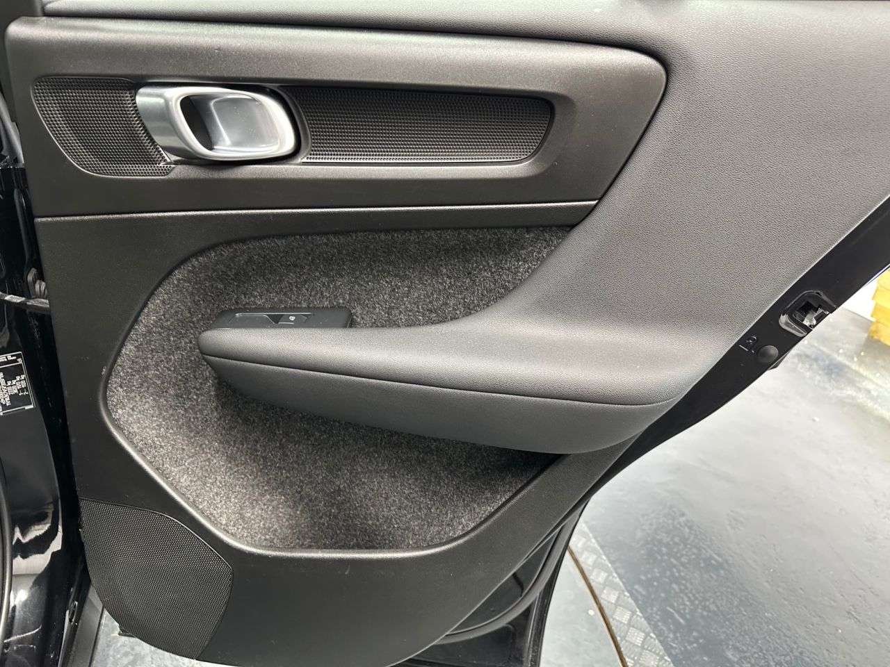 2023 VOLVO XC40 2023 VOLVO XC40