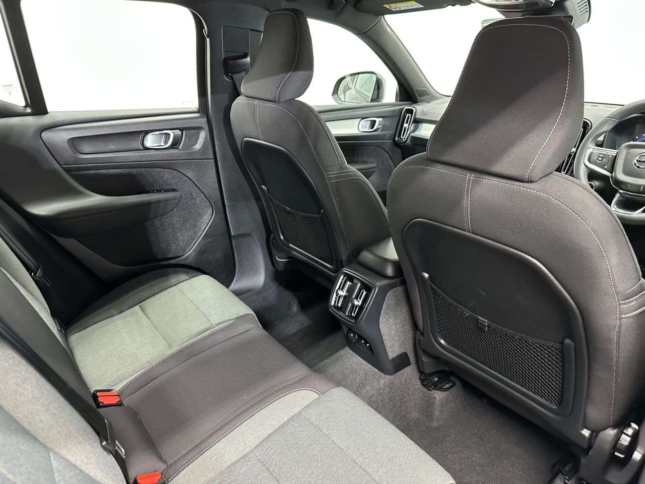 2023 VOLVO XC40 2023 VOLVO XC40
