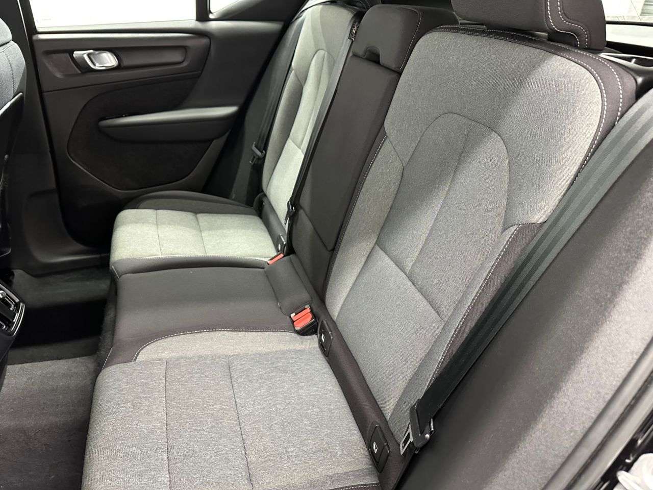2023 VOLVO XC40 2023 VOLVO XC40