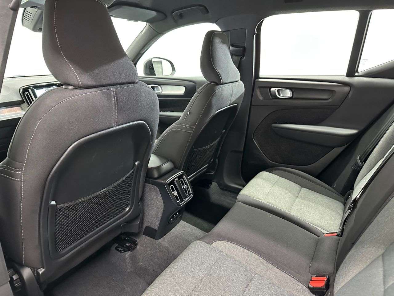 2023 VOLVO XC40 2023 VOLVO XC40