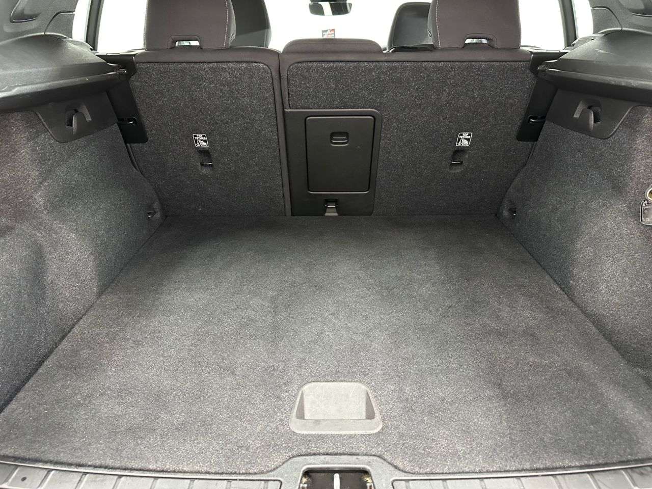2023 VOLVO XC40 2023 VOLVO XC40