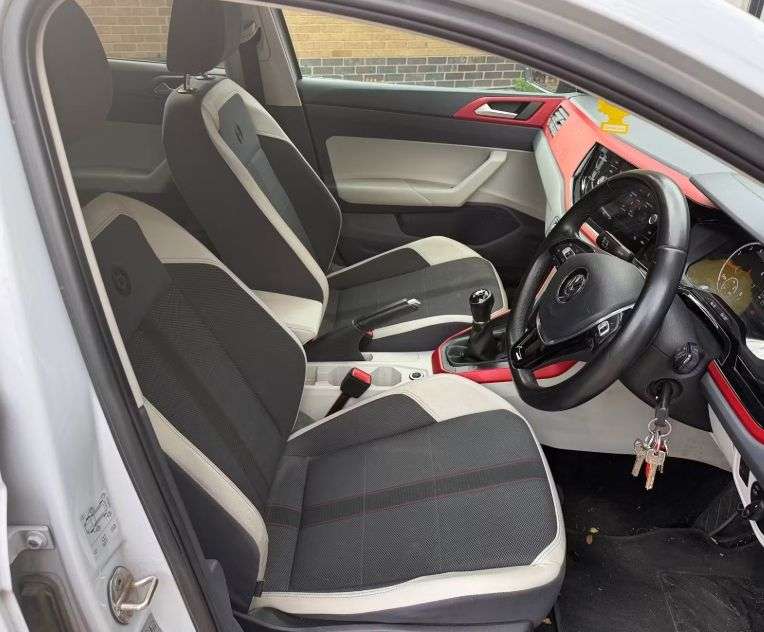 A 2018 VOLKSWAGEN POLO 1.0 TSI beats Hatchback 5dr Petrol Manual Euro 6 (s/s) (95 ps) A 2018 VOLKSWAGEN POLO 1.0 TSI beats Hatchback 5dr Petrol Manual Euro 6 (s/s) (95 ps)