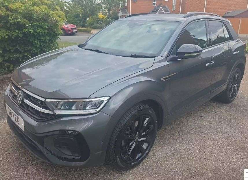 A 2023 VOLKSWAGEN T-ROC 2.0 TDI R-Line SUV 5dr Diesel DSG Euro 6 (s/s) (150 ps) A 2023 VOLKSWAGEN T-ROC 2.0 TDI R-Line SUV 5dr Diesel DSG Euro 6 (s/s) (150 ps)