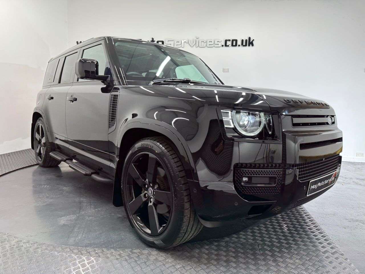 A 2022 LAND ROVER DEFENDER 110 3.0 D250 MHEV XS Edition SUV 5dr Diesel Auto 4WD Euro 6 (s/s) (250 ps) A 2022 LAND ROVER DEFENDER 110 3.0 D250 MHEV XS Edition SUV 5dr Diesel Auto 4WD Euro 6 (s/s) (250 ps)
