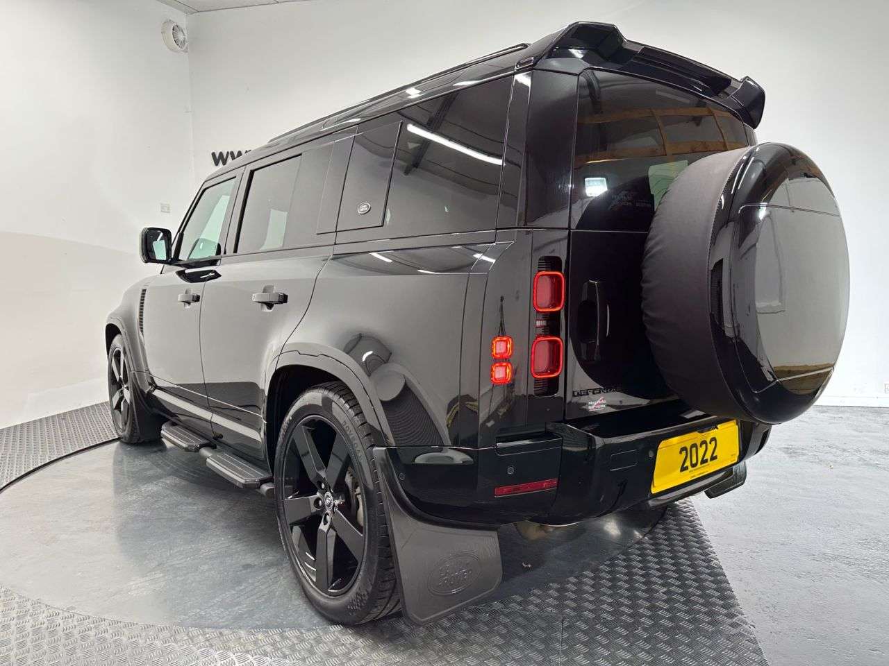 A 2022 LAND ROVER DEFENDER 110 3.0 D250 MHEV XS Edition SUV 5dr Diesel Auto 4WD Euro 6 (s/s) (250 ps) A 2022 LAND ROVER DEFENDER 110 3.0 D250 MHEV XS Edition SUV 5dr Diesel Auto 4WD Euro 6 (s/s) (250 ps)