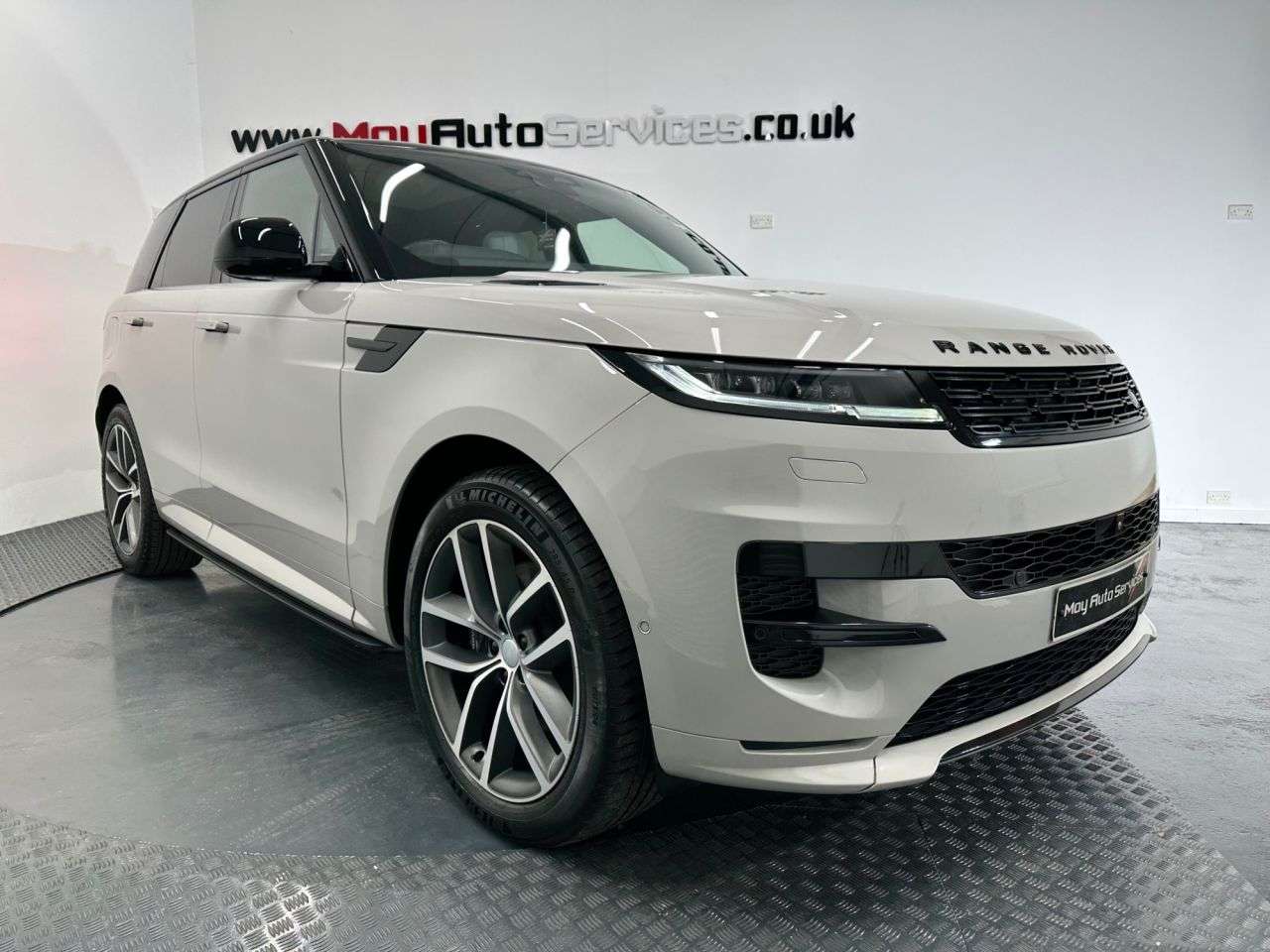 A 2023 LAND ROVER RANGE ROVER SPORT 3.0 D300 MHEV Dynamic SE SUV 5dr Diesel Auto 4WD Euro 6 (s/s) (300 ps) A 2023 LAND ROVER RANGE ROVER SPORT 3.0 D300 MHEV Dynamic SE SUV 5dr Diesel Auto 4WD Euro 6 (s/s) (300 ps)