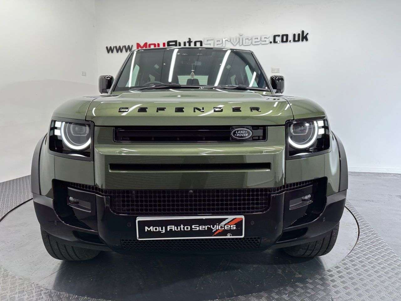 A 2025 LAND ROVER DEFENDER 90 3.0 D250 MHEV X-Dynamic SE SUV 3dr Diesel Auto 4WD Euro 6 (s/s) (250 ps) A 2025 LAND ROVER DEFENDER 90 3.0 D250 MHEV X-Dynamic SE SUV 3dr Diesel Auto 4WD Euro 6 (s/s) (250 ps)