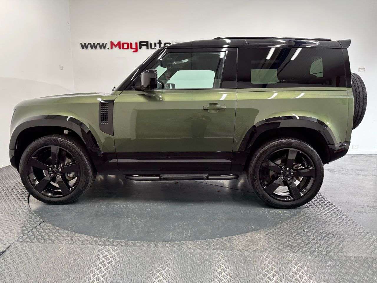 A 2025 LAND ROVER DEFENDER 90 3.0 D250 MHEV X-Dynamic SE SUV 3dr Diesel Auto 4WD Euro 6 (s/s) (250 ps) A 2025 LAND ROVER DEFENDER 90 3.0 D250 MHEV X-Dynamic SE SUV 3dr Diesel Auto 4WD Euro 6 (s/s) (250 ps)