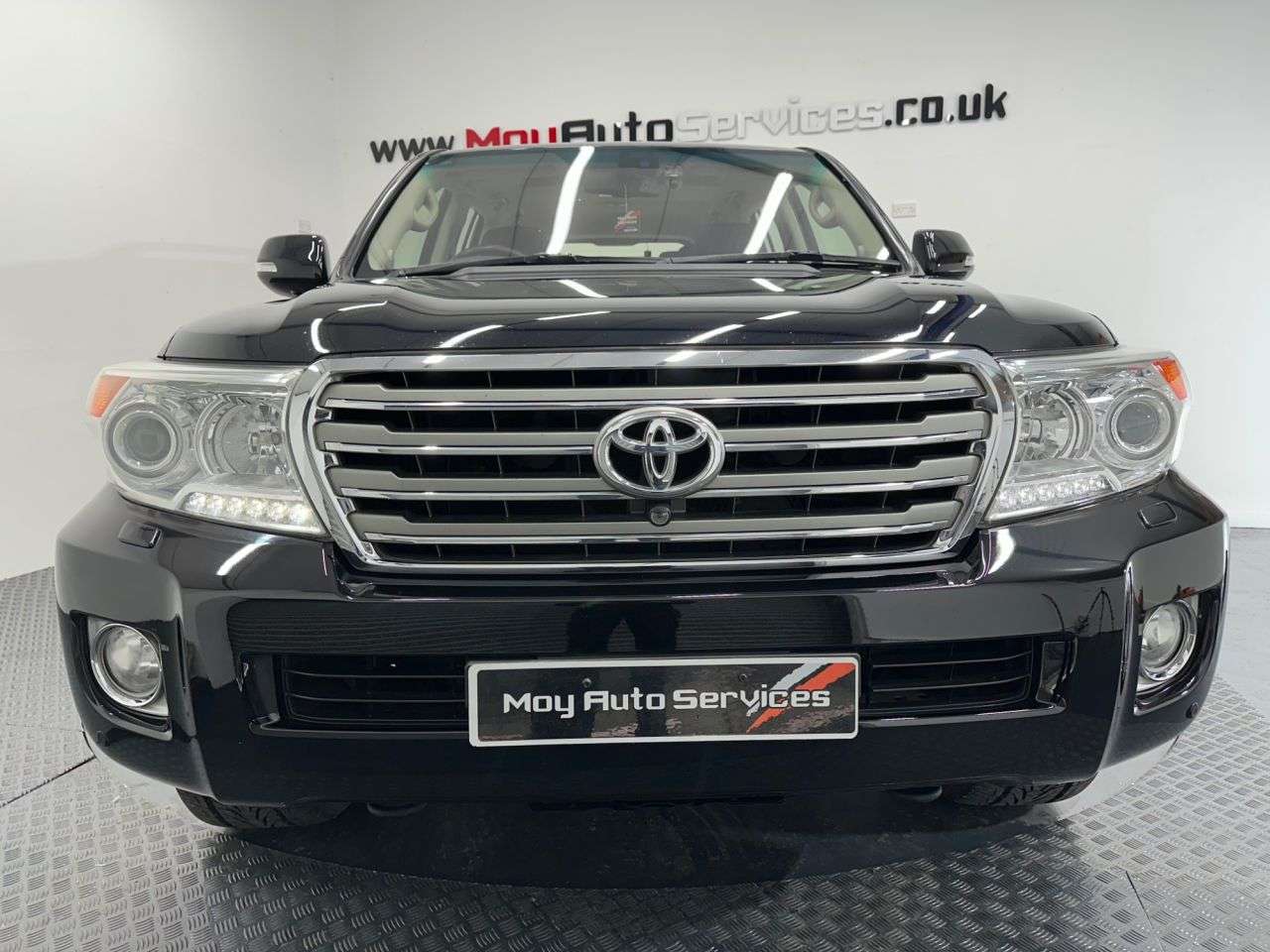A 2013 TOYOTA LAND CRUISER 4.5 D-4D V8 SUV 5dr Diesel Auto 4WD Euro 5 (268 ps) A 2013 TOYOTA LAND CRUISER 4.5 D-4D V8 SUV 5dr Diesel Auto 4WD Euro 5 (268 ps)