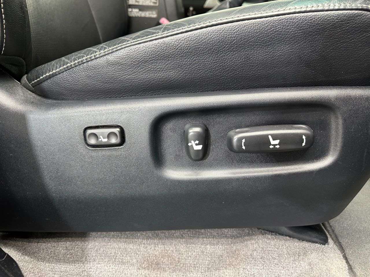 2013 TOYOTA LAND CRUISER 2013 TOYOTA LAND CRUISER