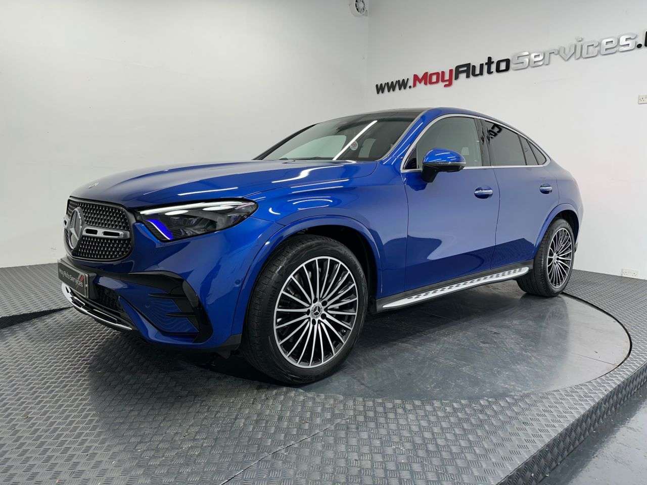 A 2026 LAND ROVER RANGE ROVER EVOQUE R-DYNAMIC HSE A 2026 LAND ROVER RANGE ROVER EVOQUE R-DYNAMIC HSE