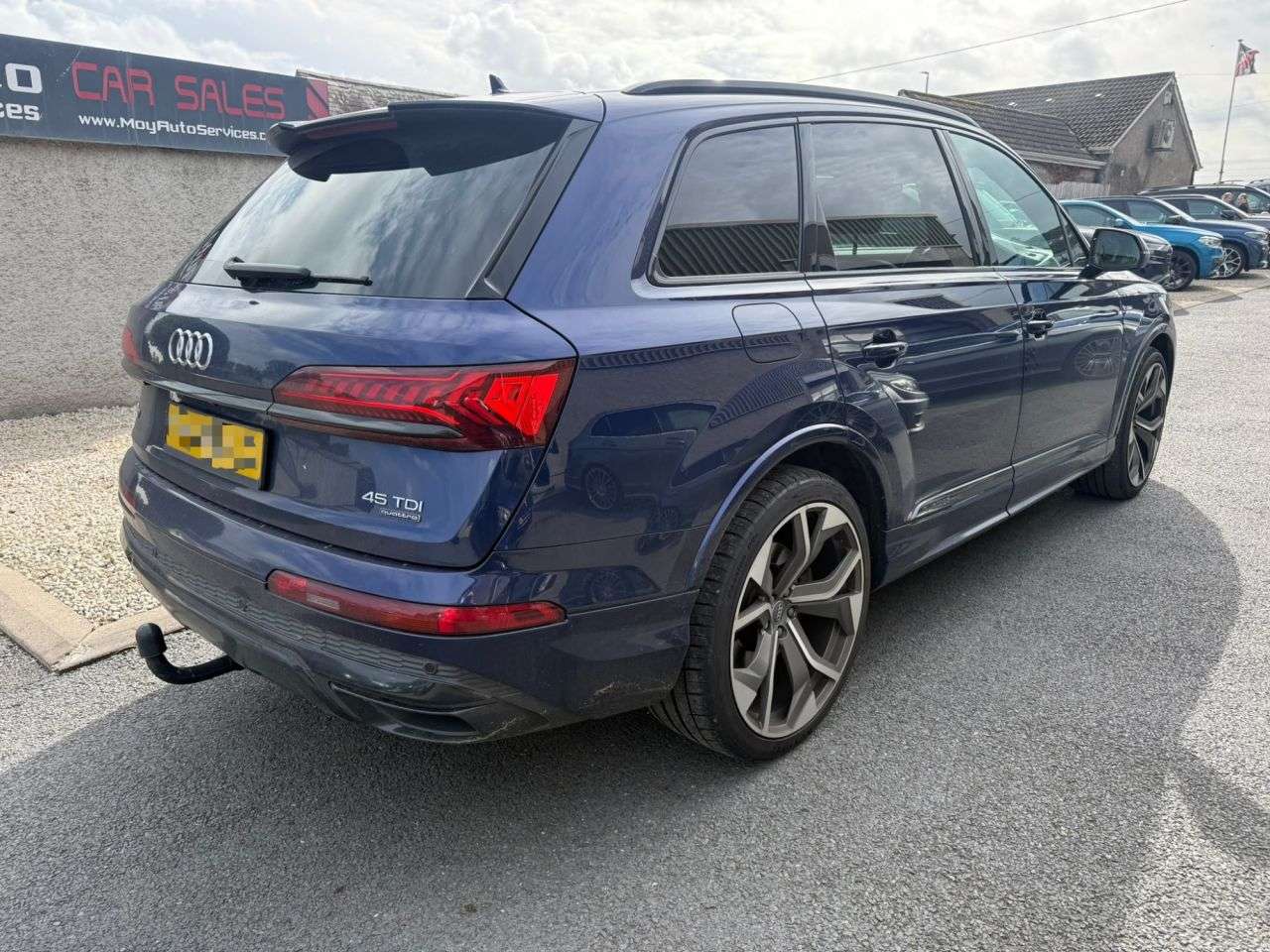 A 2020 AUDI Q7 3.0 TDI V6 45 S line SUV 5dr Diesel Tiptronic quattro Euro 6 (s/s) (231 ps) A 2020 AUDI Q7 3.0 TDI V6 45 S line SUV 5dr Diesel Tiptronic quattro Euro 6 (s/s) (231 ps)