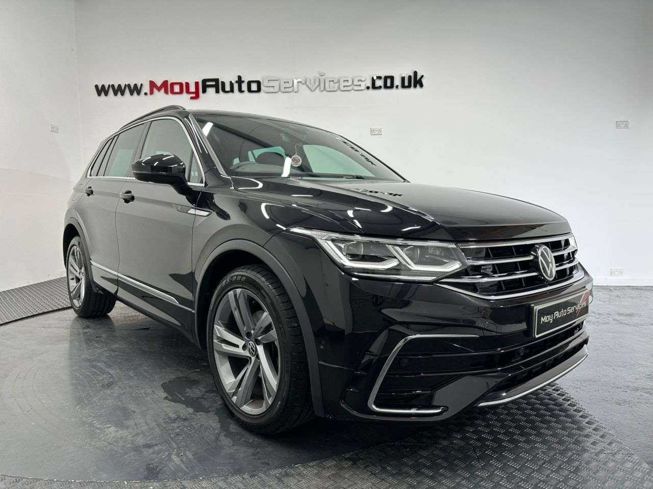 A 2023 VOLKSWAGEN TIGUAN 1.5 TSI R-Line Edition SUV 5dr Petrol DSG Euro 6 (s/s) (150 ps) A 2023 VOLKSWAGEN TIGUAN 1.5 TSI R-Line Edition SUV 5dr Petrol DSG Euro 6 (s/s) (150 ps)
