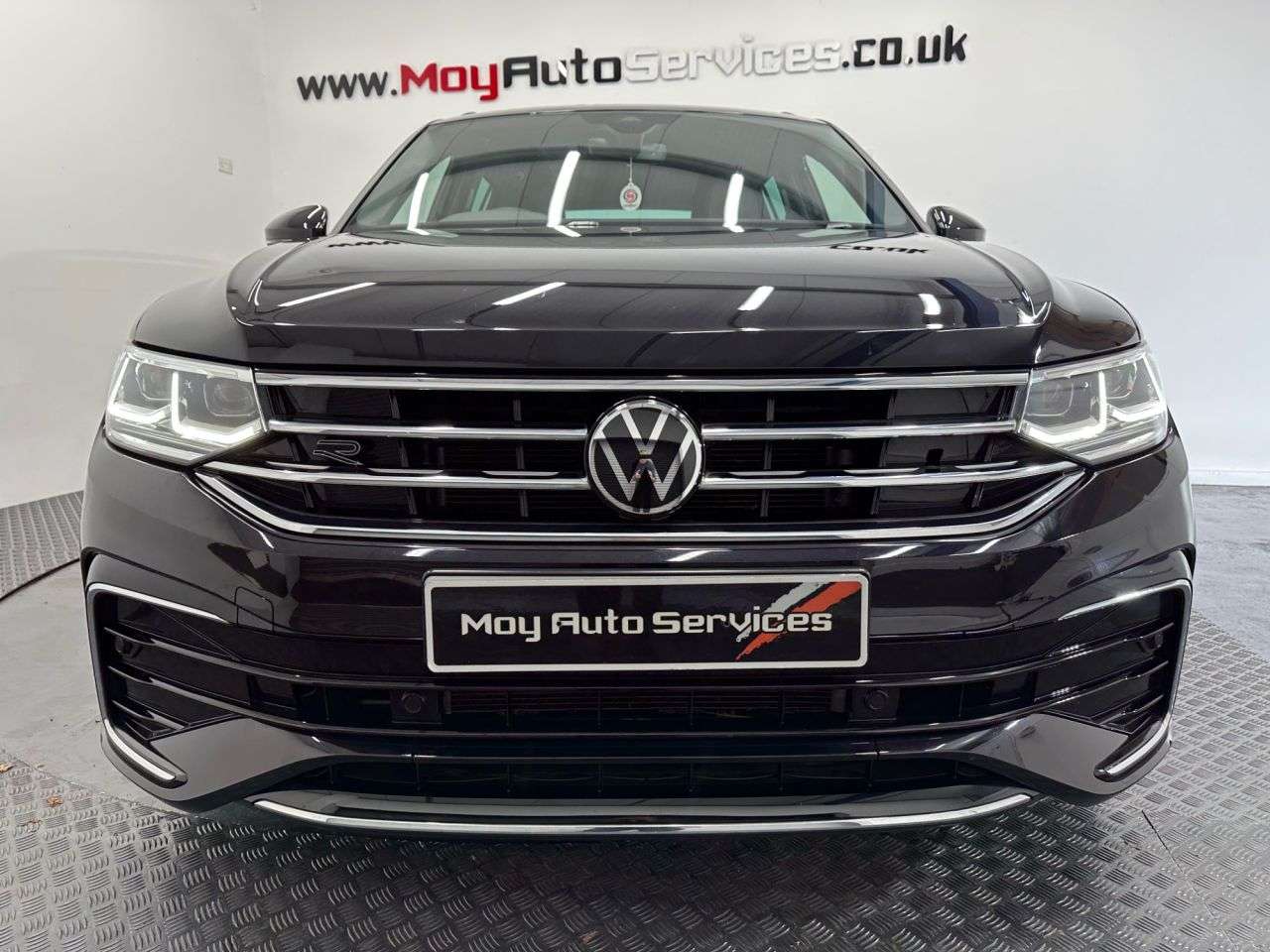 A 2023 VOLKSWAGEN TIGUAN 1.5 TSI R-Line Edition SUV 5dr Petrol DSG Euro 6 (s/s) (150 ps) A 2023 VOLKSWAGEN TIGUAN 1.5 TSI R-Line Edition SUV 5dr Petrol DSG Euro 6 (s/s) (150 ps)