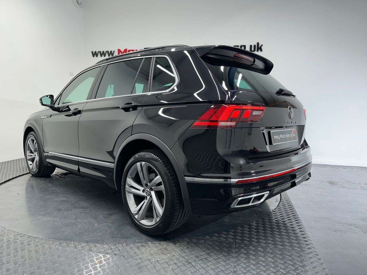 A 2023 VOLKSWAGEN TIGUAN 1.5 TSI R-Line Edition SUV 5dr Petrol DSG Euro 6 (s/s) (150 ps) A 2023 VOLKSWAGEN TIGUAN 1.5 TSI R-Line Edition SUV 5dr Petrol DSG Euro 6 (s/s) (150 ps)