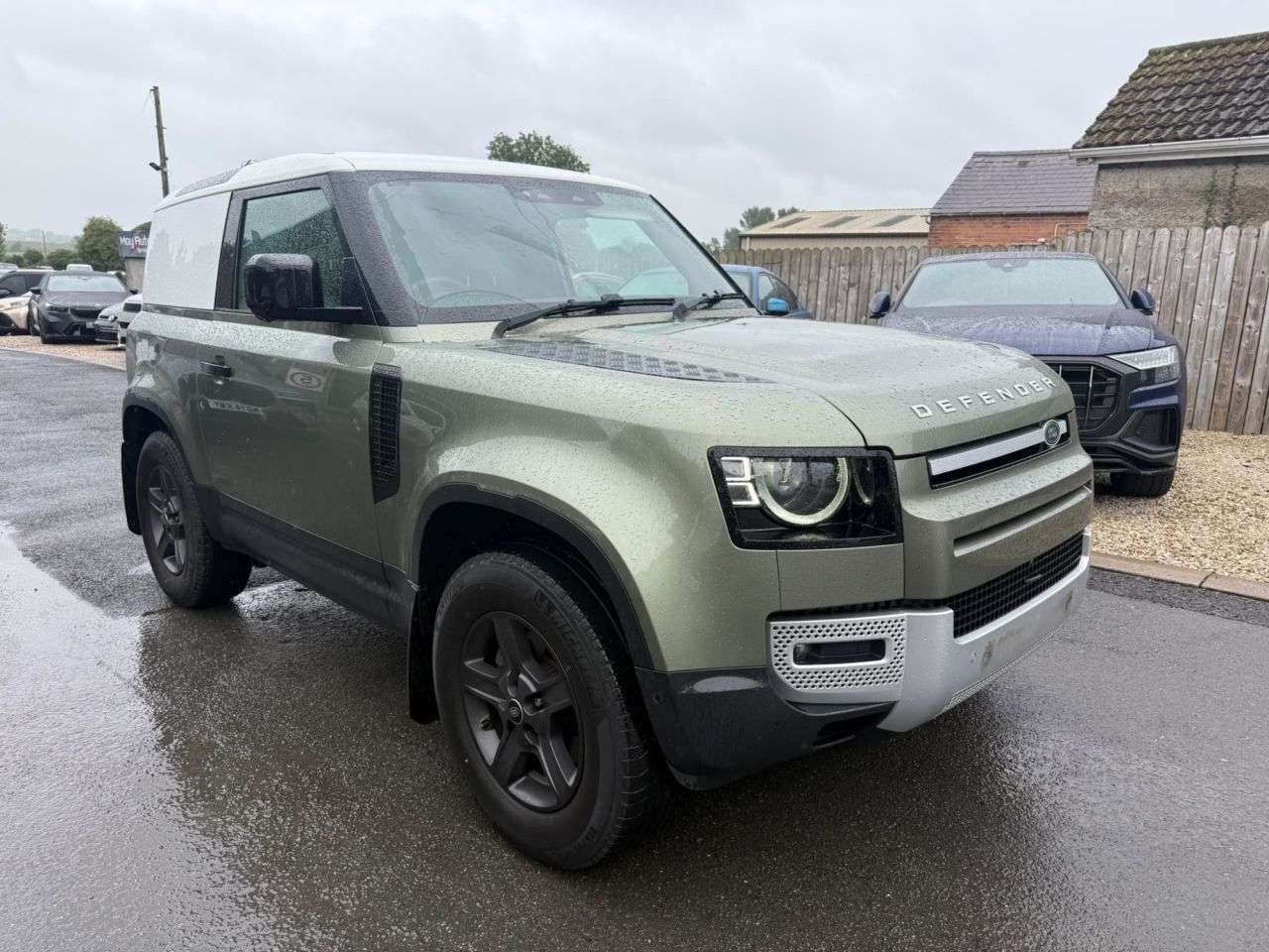 A 2022 LAND ROVER DEFENDER 90 3.0 D200 MHEV Hard Top SUV 3dr Diesel Auto 4WD SWB Euro 6 (s/s) (200 ps) A 2022 LAND ROVER DEFENDER 90 3.0 D200 MHEV Hard Top SUV 3dr Diesel Auto 4WD SWB Euro 6 (s/s) (200 ps)