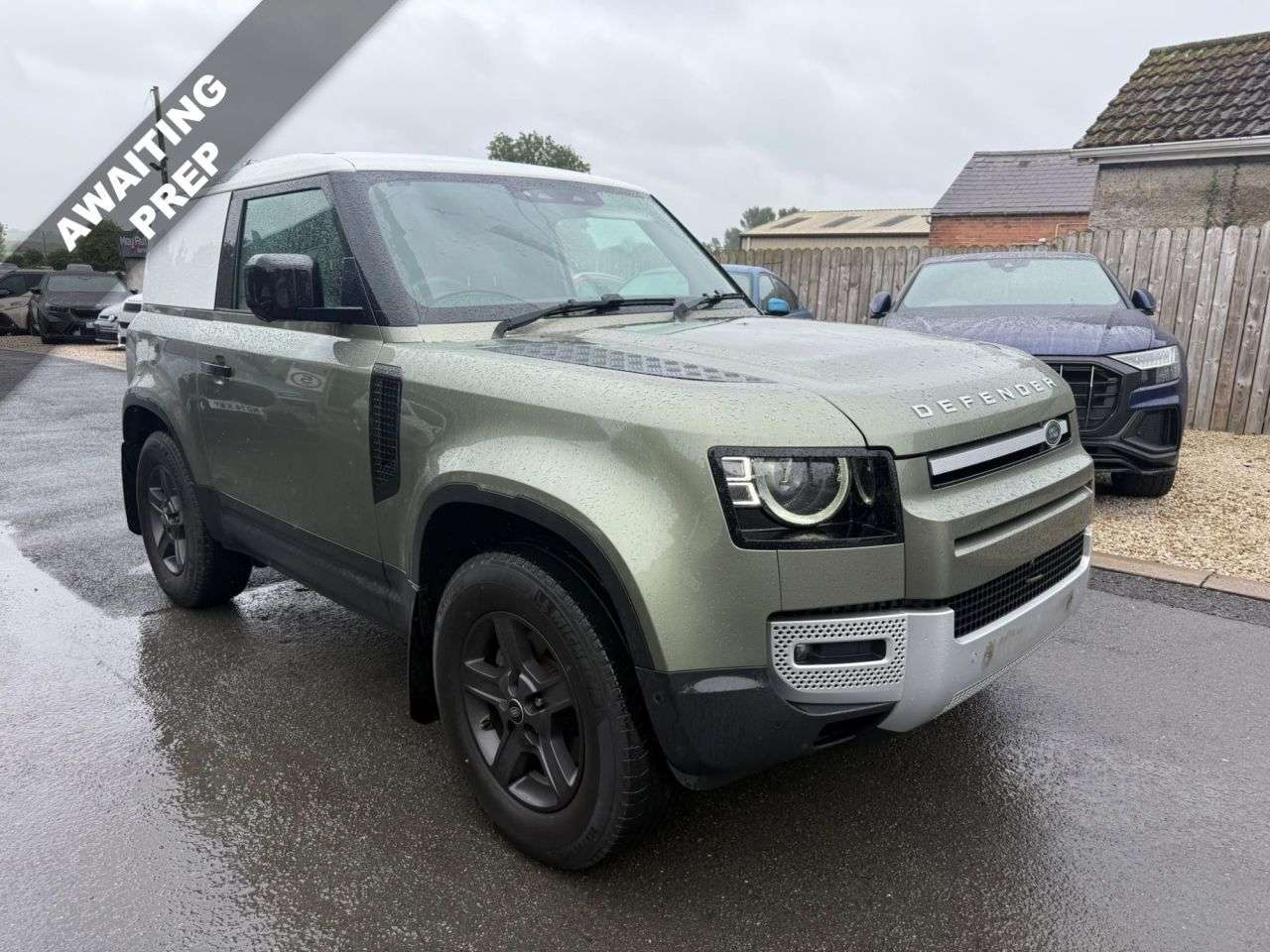 A 2022 LAND ROVER DEFENDER 90 3.0 D200 MHEV Hard Top SUV 3dr Diesel Auto 4WD SWB Euro 6 (s/s) (200 ps) A 2022 LAND ROVER DEFENDER 90 3.0 D200 MHEV Hard Top SUV 3dr Diesel Auto 4WD SWB Euro 6 (s/s) (200 ps)