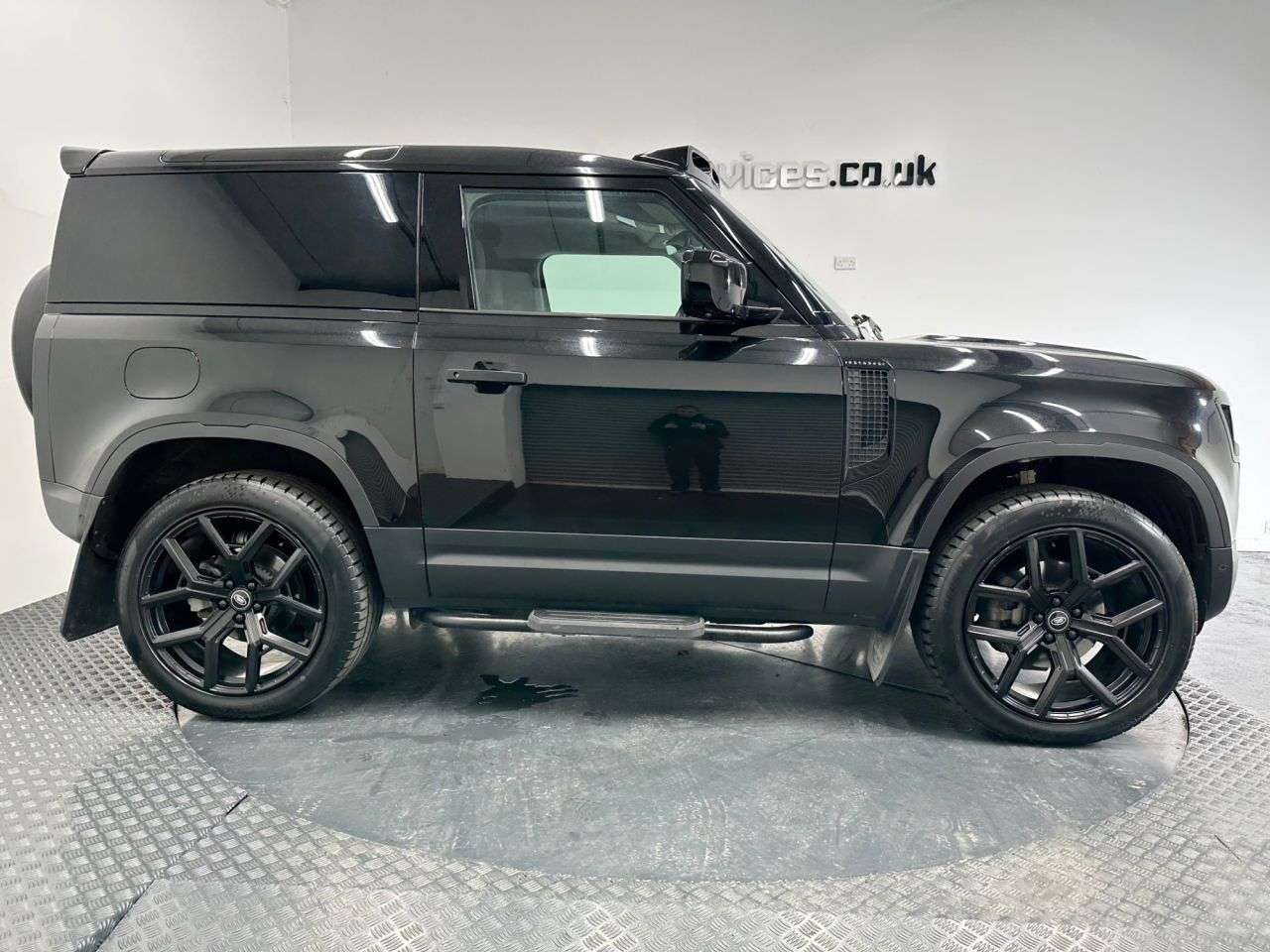 A 2023 LAND ROVER DEFENDER 90 3.0 D250 MHEV Hard Top SUV 3dr Diesel Auto 4WD SWB Euro 6 (s/s) (250 ps) A 2023 LAND ROVER DEFENDER 90 3.0 D250 MHEV Hard Top SUV 3dr Diesel Auto 4WD SWB Euro 6 (s/s) (250 ps)