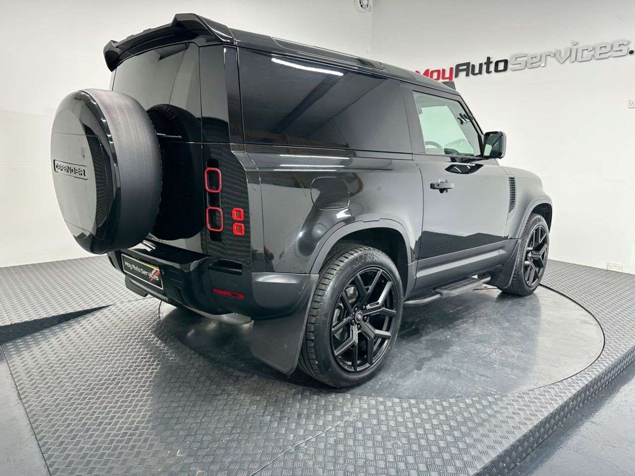 A 2023 LAND ROVER DEFENDER 90 3.0 D250 MHEV Hard Top SUV 3dr Diesel Auto 4WD SWB Euro 6 (s/s) (250 ps) A 2023 LAND ROVER DEFENDER 90 3.0 D250 MHEV Hard Top SUV 3dr Diesel Auto 4WD SWB Euro 6 (s/s) (250 ps)