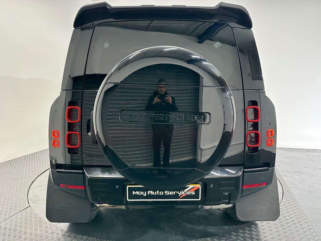 A 2023 LAND ROVER DEFENDER 90 3.0 D250 MHEV Hard Top SUV 3dr Diesel Auto 4WD SWB Euro 6 (s/s) (250 ps) A 2023 LAND ROVER DEFENDER 90 3.0 D250 MHEV Hard Top SUV 3dr Diesel Auto 4WD SWB Euro 6 (s/s) (250 ps)
