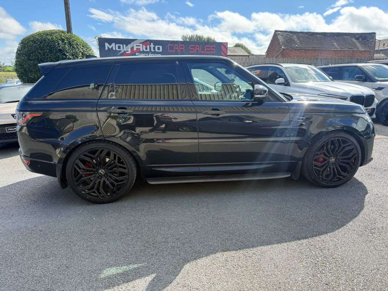 A 2022 LAND ROVER RANGE ROVER SPORT 3.0 D300 MHEV HSE Silver SUV 5dr Diesel Auto 4WD Euro 6 (s/s) (300 ps) A 2022 LAND ROVER RANGE ROVER SPORT 3.0 D300 MHEV HSE Silver SUV 5dr Diesel Auto 4WD Euro 6 (s/s) (300 ps)