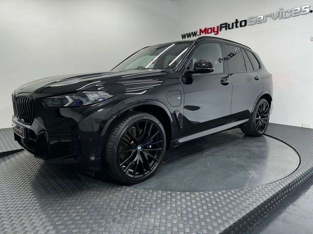 A 2025 BMW X5 3.0 50e 25.7kWh M Sport SUV 5dr Petrol Plug-in Hybrid Steptronic xDrive Eur A 2025 BMW X5 3.0 50e 25.7kWh M Sport SUV 5dr Petrol Plug-in Hybrid Steptronic xDrive Eur