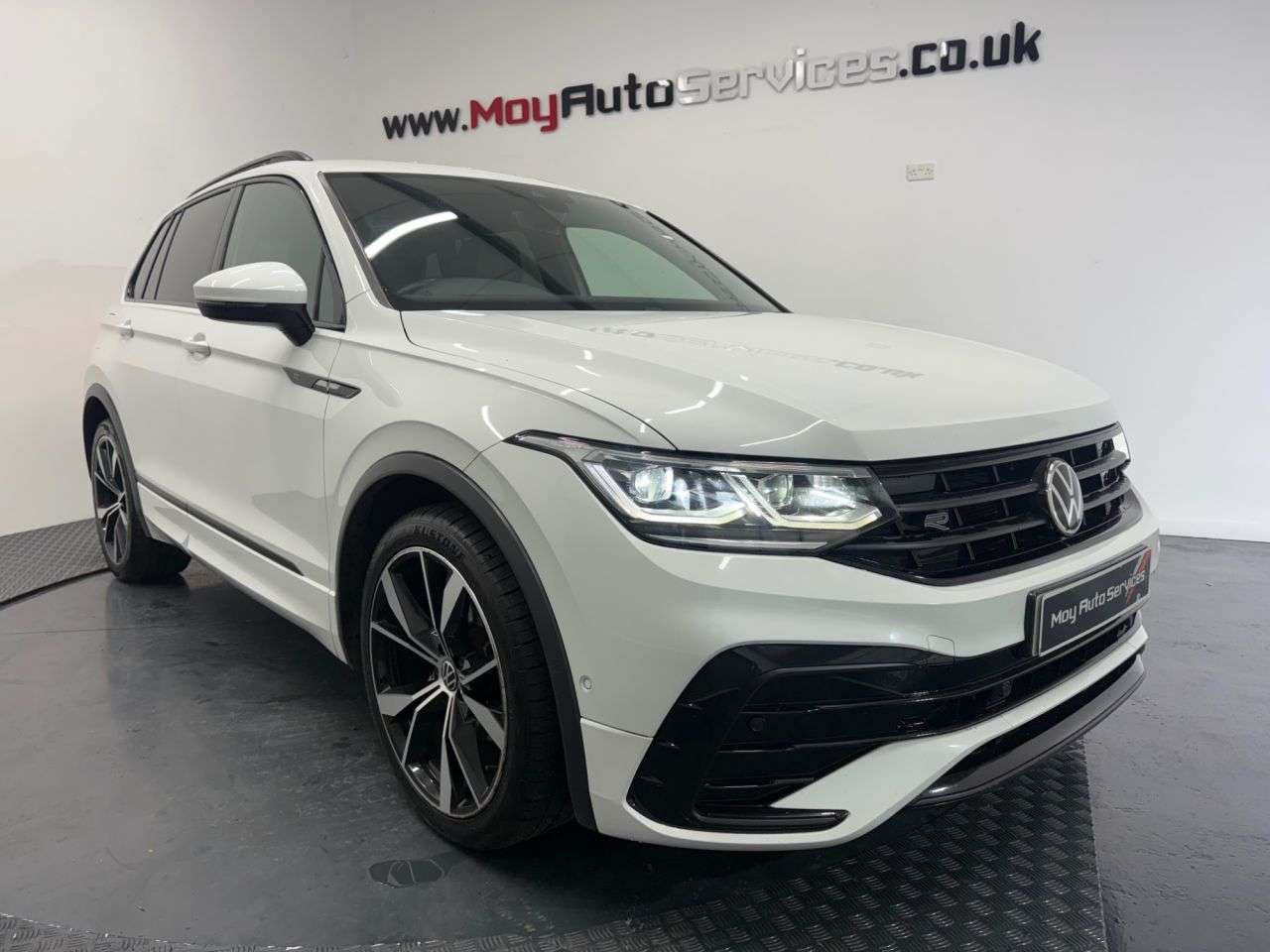 A 2021 VOLKSWAGEN TIGUAN 2.0 TDI R-Line SUV 5dr Diesel DSG Euro 6 (s/s) (150 ps) A 2021 VOLKSWAGEN TIGUAN 2.0 TDI R-Line SUV 5dr Diesel DSG Euro 6 (s/s) (150 ps)
