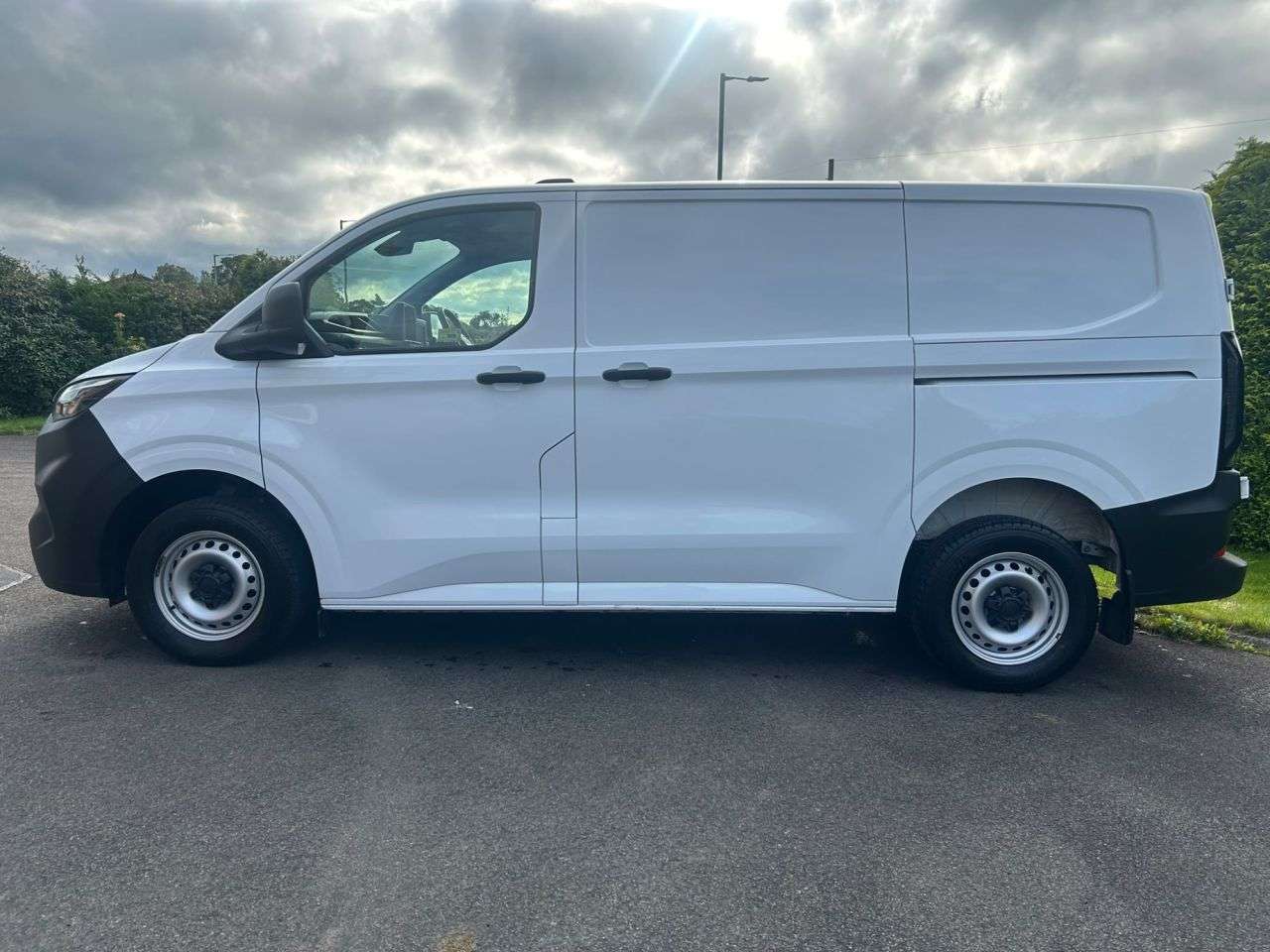 A 2025 FORD TRANSIT CUSTOM 2.0 280 EcoBlue Leader Panel Van 5dr Diesel Manual L1 H1 Euro 6 (s/s) (110 A 2025 FORD TRANSIT CUSTOM 2.0 280 EcoBlue Leader Panel Van 5dr Diesel Manual L1 H1 Euro 6 (s/s) (110