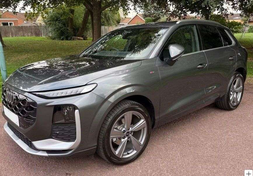 A 2025 AUDI Q3 1.5 TFSI S line SUV 5dr Petrol S Tronic Euro 6 (s/s) (150 ps) A 2025 AUDI Q3 1.5 TFSI S line SUV 5dr Petrol S Tronic Euro 6 (s/s) (150 ps)
