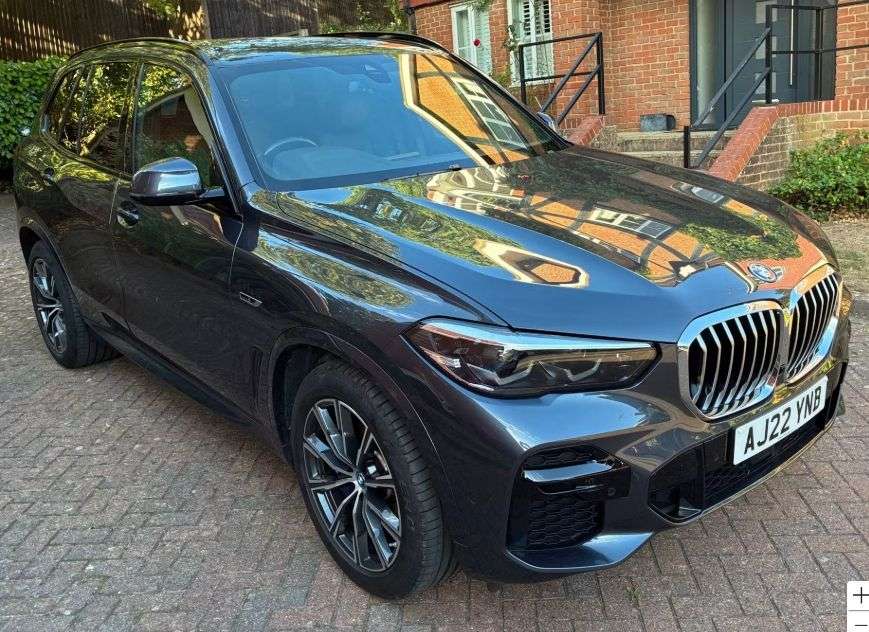 A 2022 BMW X5 3.0 45e 24kWh M Sport SUV 5dr Petrol Plug-in Hybrid Auto xDrive Euro 6 (s/s A 2022 BMW X5 3.0 45e 24kWh M Sport SUV 5dr Petrol Plug-in Hybrid Auto xDrive Euro 6 (s/s