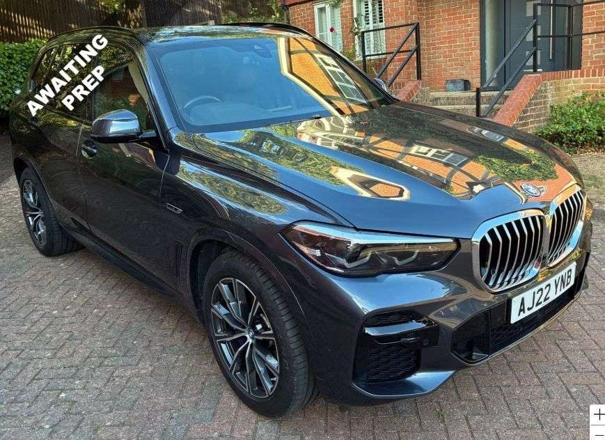 A 2022 BMW X5 3.0 45e 24kWh M Sport SUV 5dr Petrol Plug-in Hybrid Auto xDrive Euro 6 (s/s A 2022 BMW X5 3.0 45e 24kWh M Sport SUV 5dr Petrol Plug-in Hybrid Auto xDrive Euro 6 (s/s