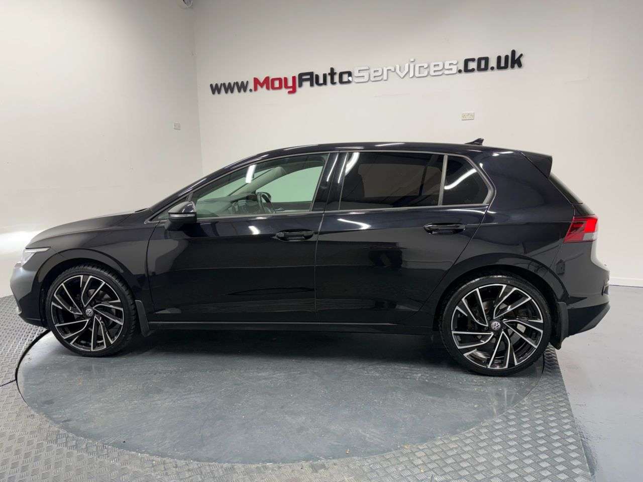A 2021 VOLKSWAGEN GOLF 1.5 TSI Life Hatchback 5dr Petrol Manual Euro 6 (s/s) (150 ps) A 2021 VOLKSWAGEN GOLF 1.5 TSI Life Hatchback 5dr Petrol Manual Euro 6 (s/s) (150 ps)