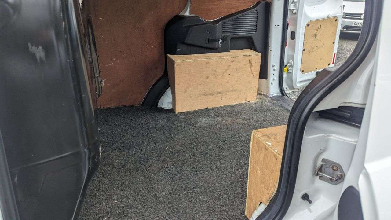 A 2019 FORD TRANSIT COURIER Trend TDCI 100 ps With Side Door and Electric Pack finished in "Frozen Whit A 2019 FORD TRANSIT COURIER Trend TDCI 100 ps With Side Door and Electric Pack finished in "Frozen Whit