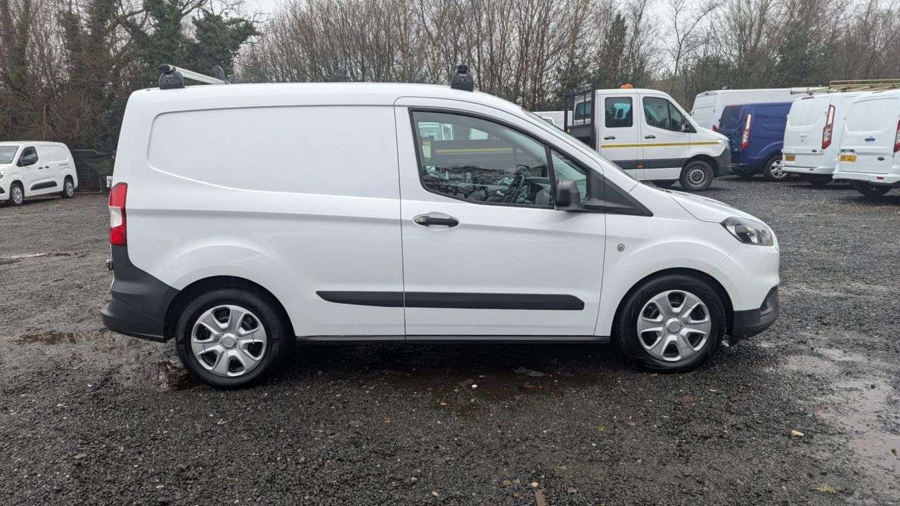A 2019 FORD TRANSIT COURIER Trend TDCI 100 ps With Side Door and Electric Pack finished in "Frozen Whit A 2019 FORD TRANSIT COURIER Trend TDCI 100 ps With Side Door and Electric Pack finished in "Frozen Whit