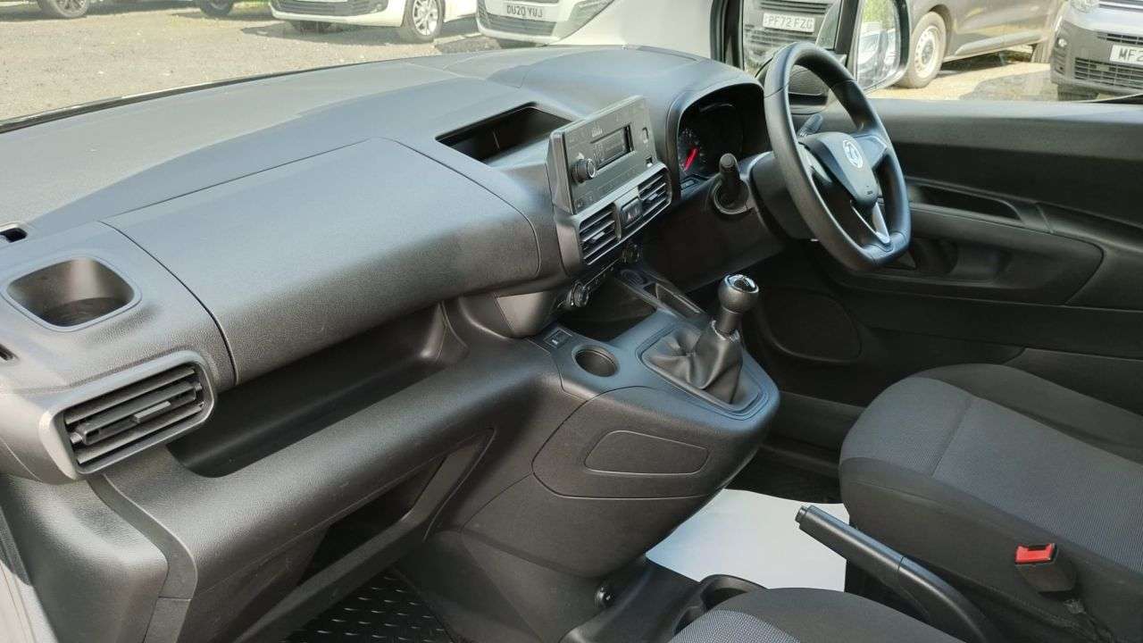 A 2020 VAUXHALL COMBO Edition L1 Turbo D 2000 KG 100 PS With Air Conditioning, Electric Windows, A 2020 VAUXHALL COMBO Edition L1 Turbo D 2000 KG 100 PS With Air Conditioning, Electric Windows,