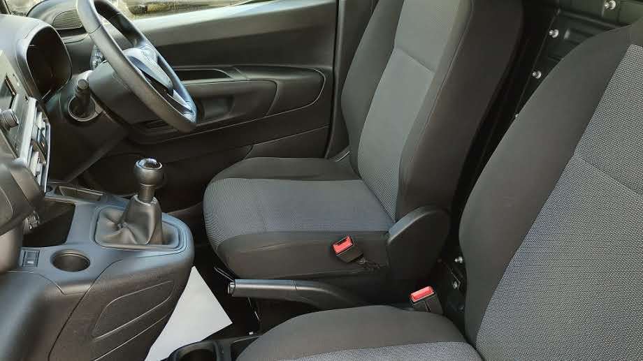 A 2020 VAUXHALL COMBO Edition L1 Turbo D 2000 KG 100 PS With Air Conditioning, Electric Windows, A 2020 VAUXHALL COMBO Edition L1 Turbo D 2000 KG 100 PS With Air Conditioning, Electric Windows,